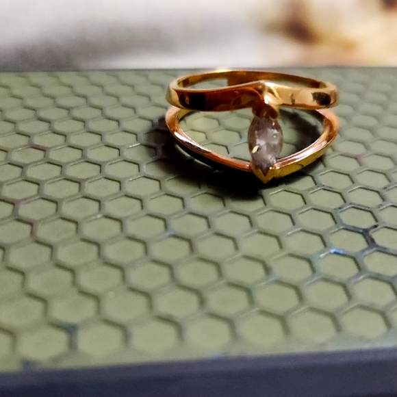 Size 11 ring - Picture 1 of 4